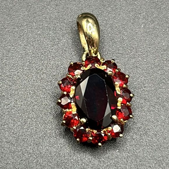 Vintage Jewelry - VTG Estate 14K Gold and Garnet Pendant, 5g